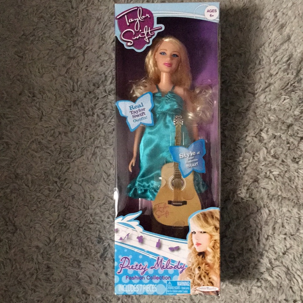 Taylor Swift Pretty Melody doll